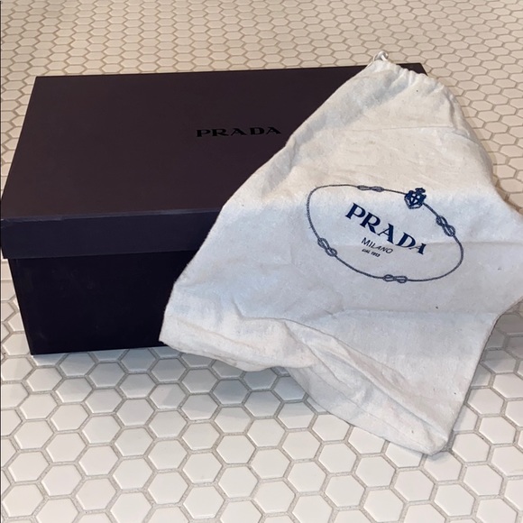 Low Prada heels. - Picture 6 of 6